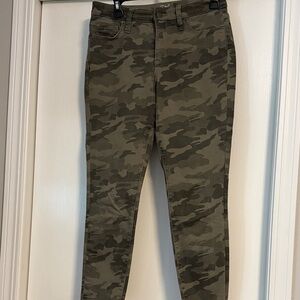 Camouflage Skinny Pants